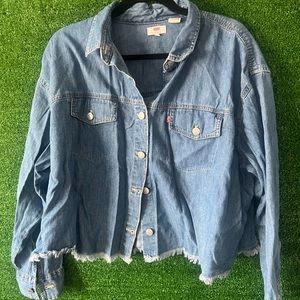 Levi’s Cropped Button Down-Oversized